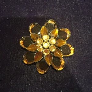 Flower pin
